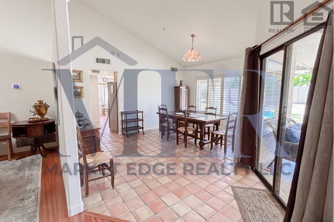 Building Photo - 3Bed/2Bath Furnished Home w/Stunning Backy...
