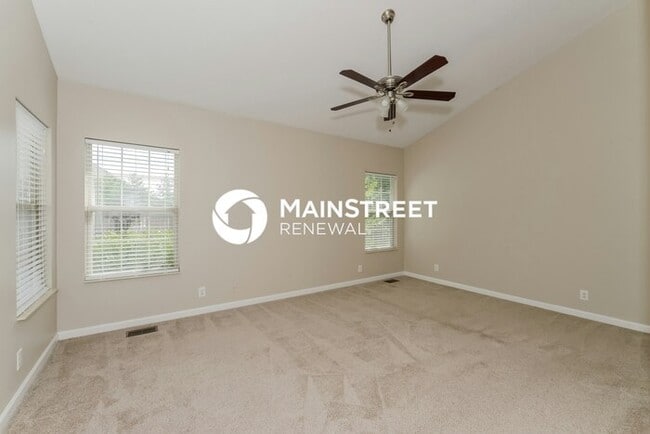 Building Photo - 4 Bedroom Pet-Friendly Home in Goodlettsville, TN with Main Street Renewal