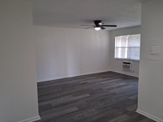 Building Photo - 4111 SW 24th Ct