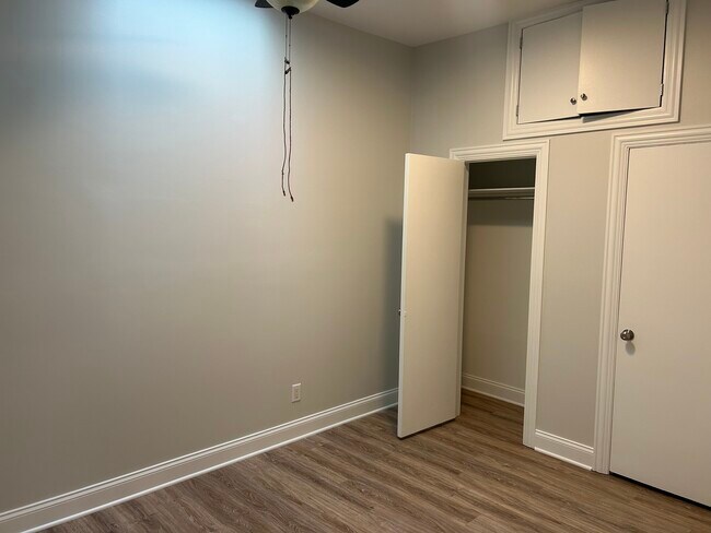 Building Photo - 137 S Batavia Ave