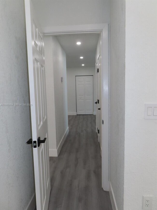 Building Photo - 95 SW 17th Terrace