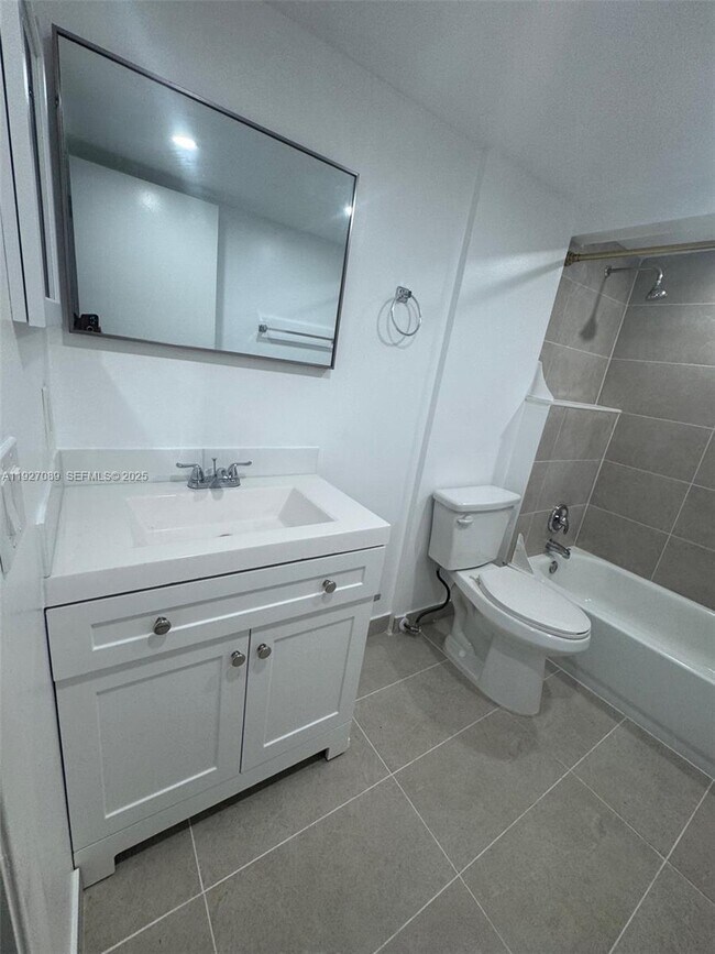 Building Photo - 1881 Middle River Dr