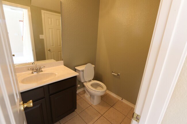 Building Photo - 25522 Echo Springs