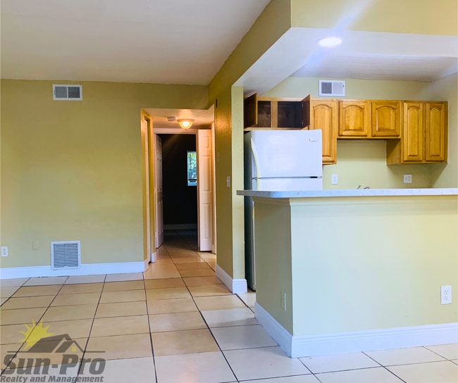 Building Photo - 900 S Peninsula Dr