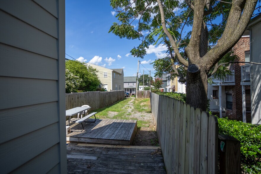 Building Photo - 1306 W Clay St