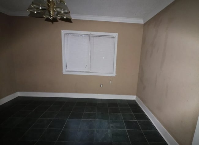 Building Photo - 3 bedrooms 1 bath $1100 per month  Section 8 Accepted