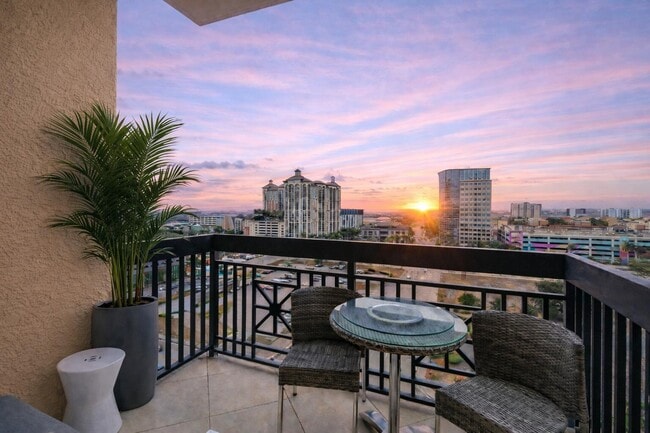 Building Photo - 701 S Olive Ave