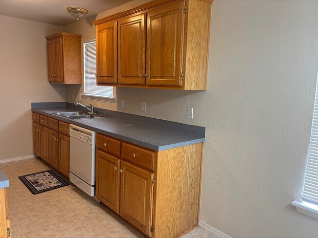 Building Photo - 2310 S Hickory St