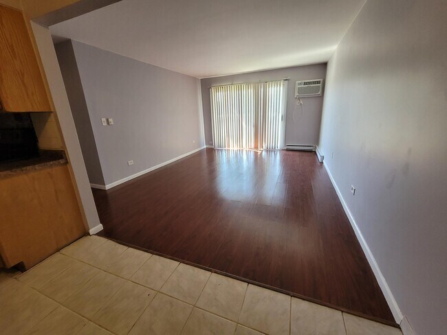 Building Photo - 850 E Old Willow Rd