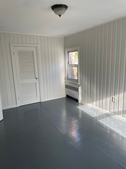 Building Photo - 112 Burhans Ave