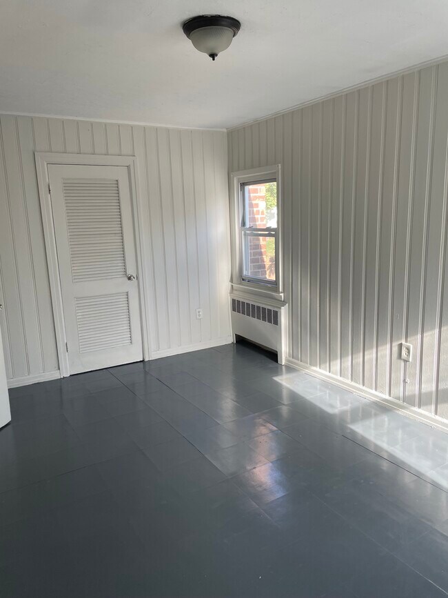 Building Photo - 112 Burhans Ave