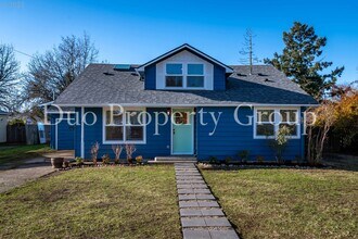 Building Photo - 8th Street