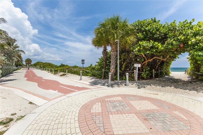 Building Photo - 4747 Collins Ave
