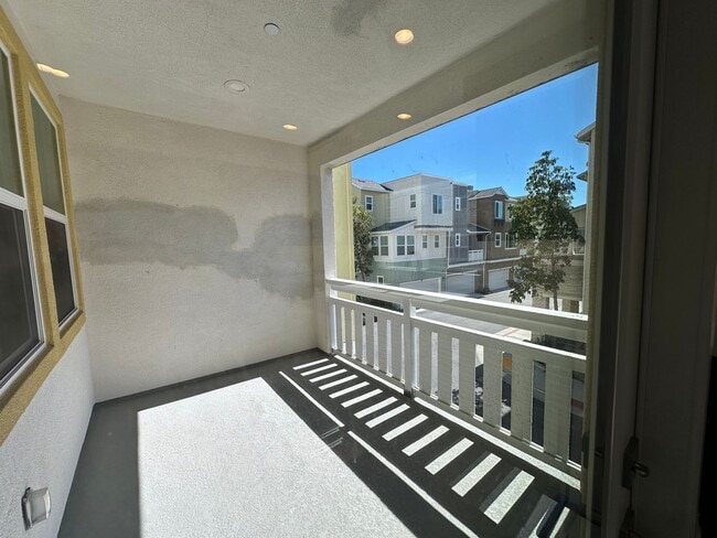 Building Photo - Winslow Complex Gem