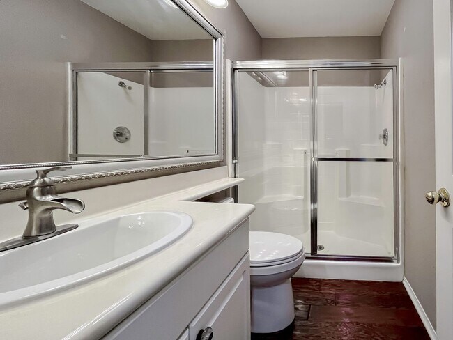 Building Photo - MUST SEE! Beautiful 3 bedroom + Loft + Office Space (or convert to 4th bedroom) + Large Backyard ...