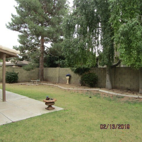 Building Photo - Gorgeous home with upgrades and move in ready