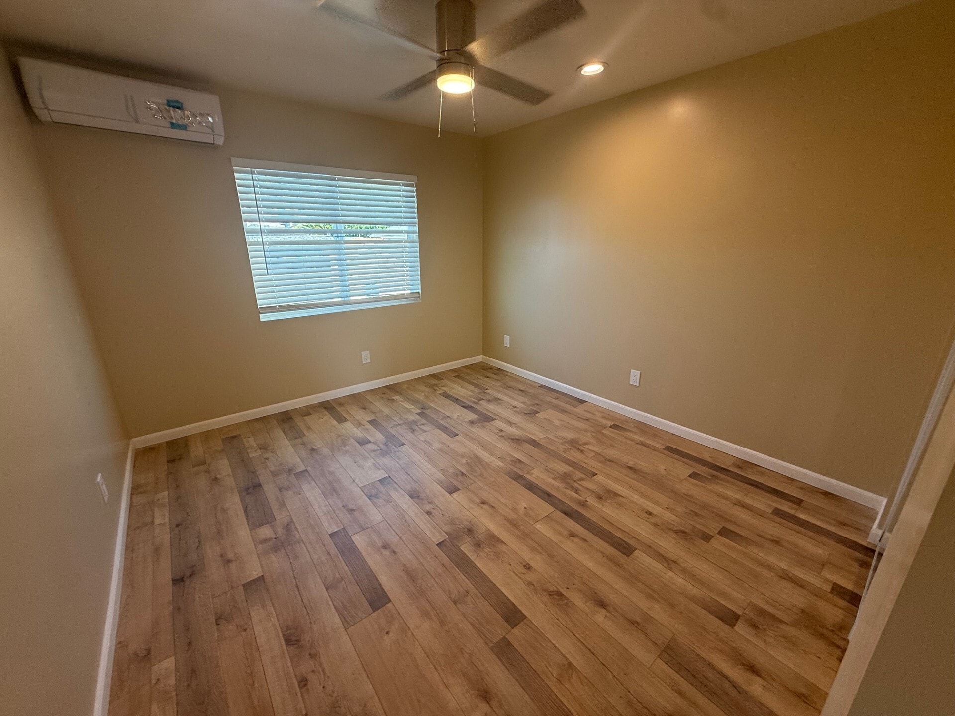 Building Photo - 4860 Palm Ave