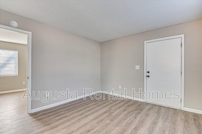 Building Photo - 404 Verdery Dr