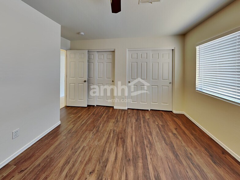 Building Photo - 12215 W Dahlia Dr