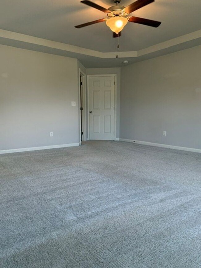 Building Photo - Cute 3 Bedroom Home Nestled in the back of the cul-de-sac