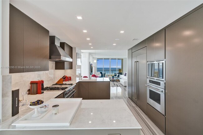 Building Photo - 17875 Collins Ave