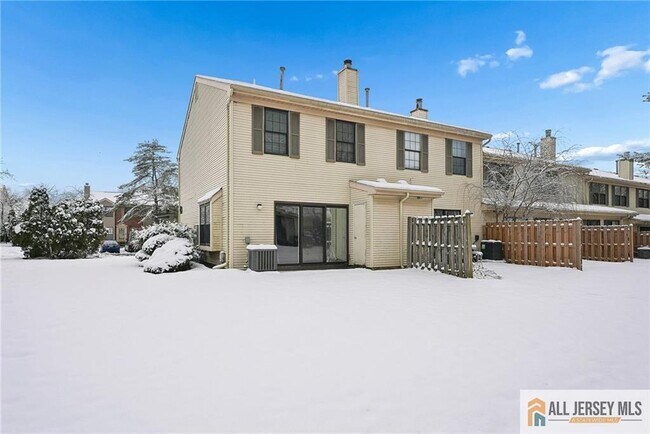 Building Photo - 8 Marsh Ct