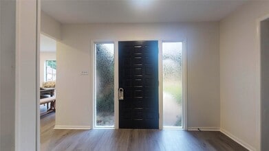 Building Photo - 811 Devonport Ln