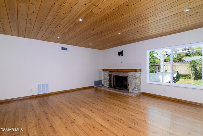 Building Photo - 1547 Blackstock Ave