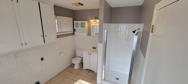 Building Photo - 629 S Troost St