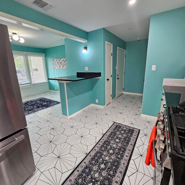 breakfast area attached - 225 Seford Dr