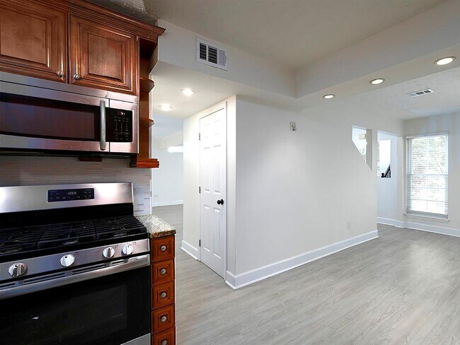 Building Photo - 2163 Heritage Trace Dr