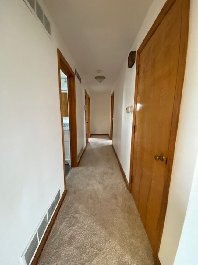 Building Photo - Welcome to this charming three-bedroom, tw...