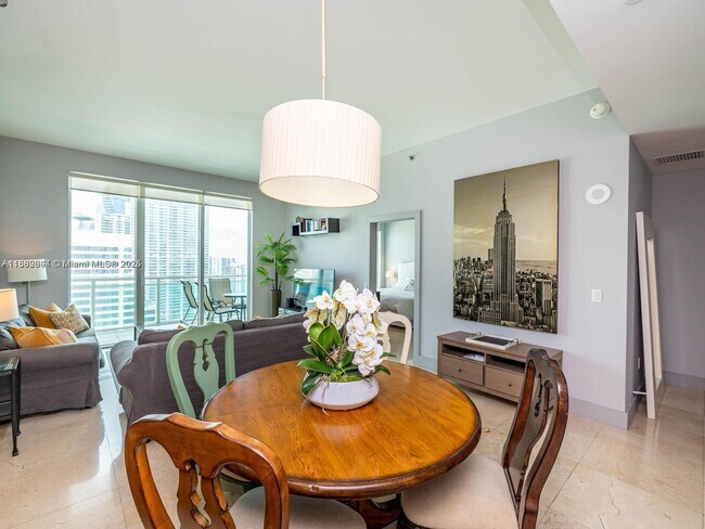 Building Photo - 950 Brickell Bay Dr