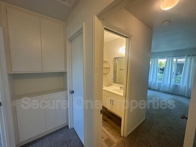 Building Photo - 491 Serento Cir