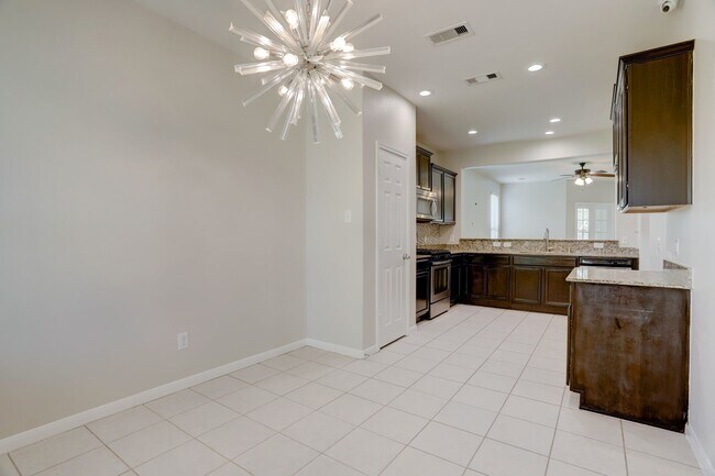 Building Photo - 1011 Larkfield Dr