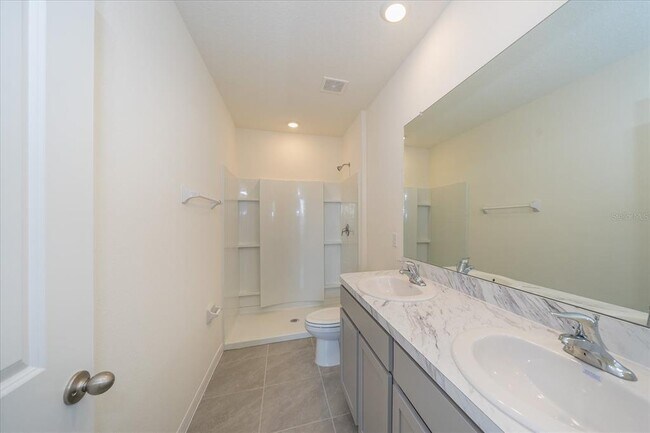 Building Photo - 16642 Maude Dr