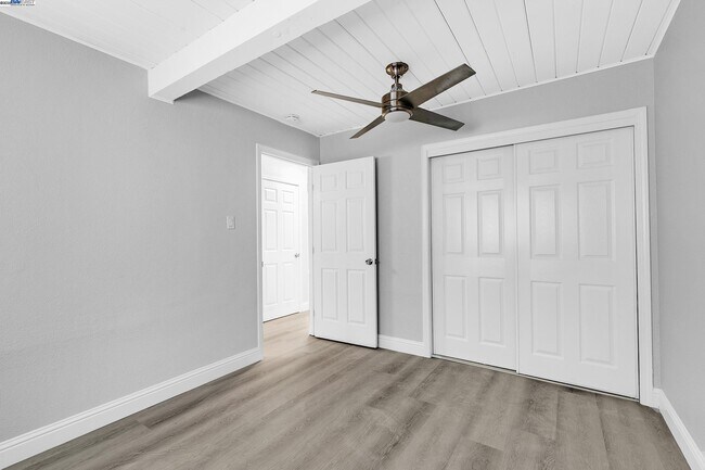 Building Photo - 1167 Holmes Ct