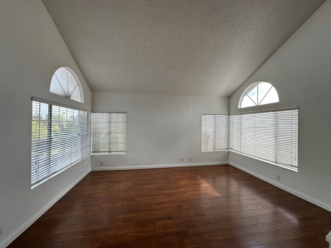 Building Photo - 5BD/ 3BA Home - Riverside, CA (Mission Grove)