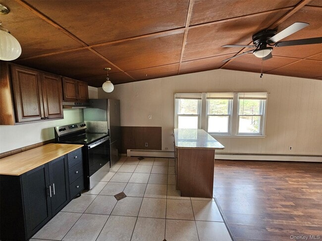 Building Photo - 639 State Rte 55