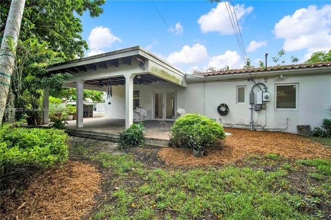Building Photo - 6890 SW 51st St