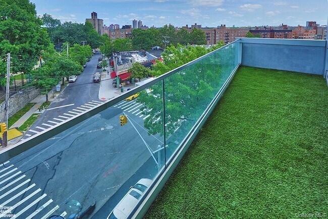 Building Photo - 3751 Riverdale Ave