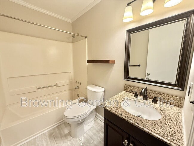 Building Photo - 1519B 21st Ave N