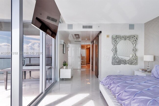 Building Photo - 17121 Collins Ave