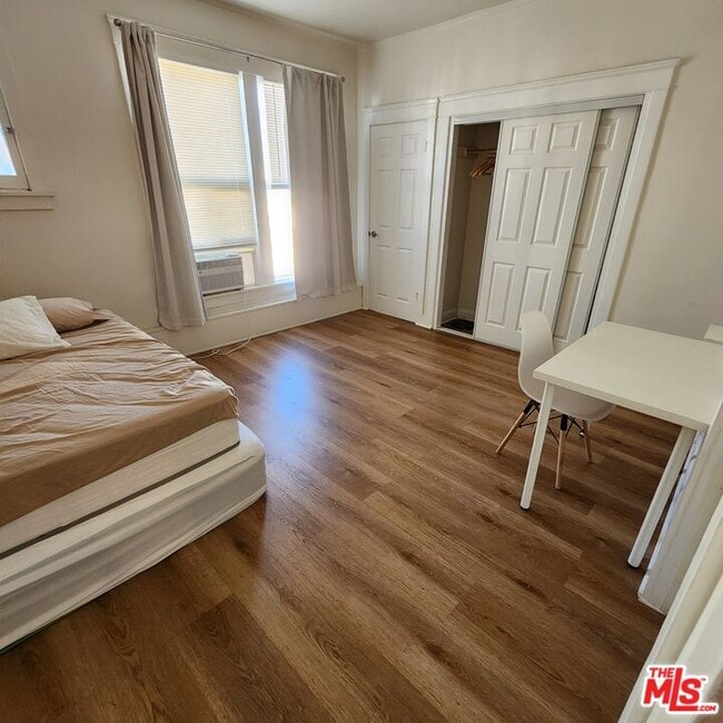 Building Photo - 341 S Western Ave