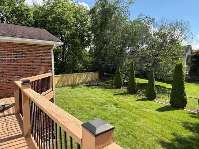 Building Photo - 3 bedroom one- level beauty in North Johnson City!