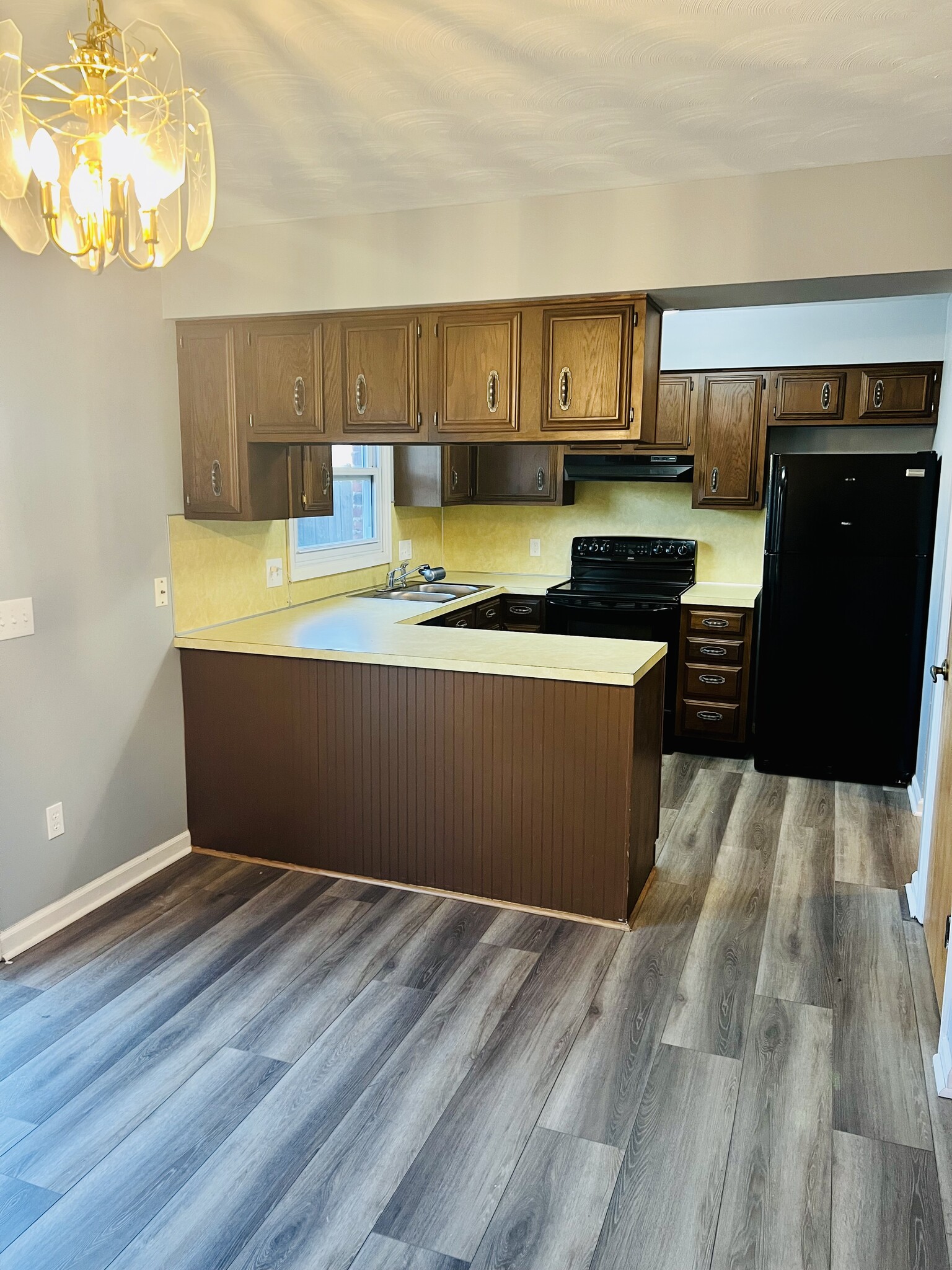 Building Photo - 5620 Cresthaven Ln