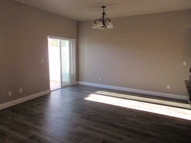 Building Photo - Move-In Bonus - Newer Town home living in ...