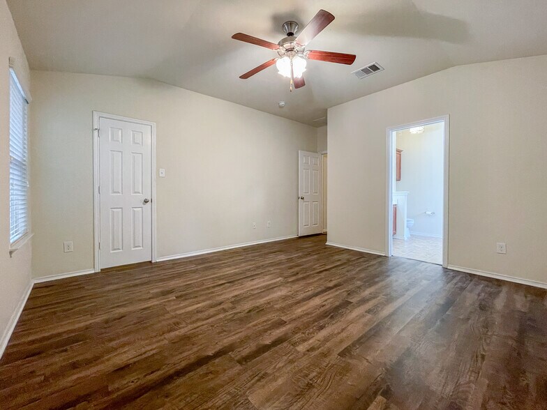 Building Photo - 6632 Burling St