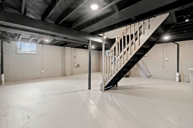 Building Photo - 131 S Joslyn Dr