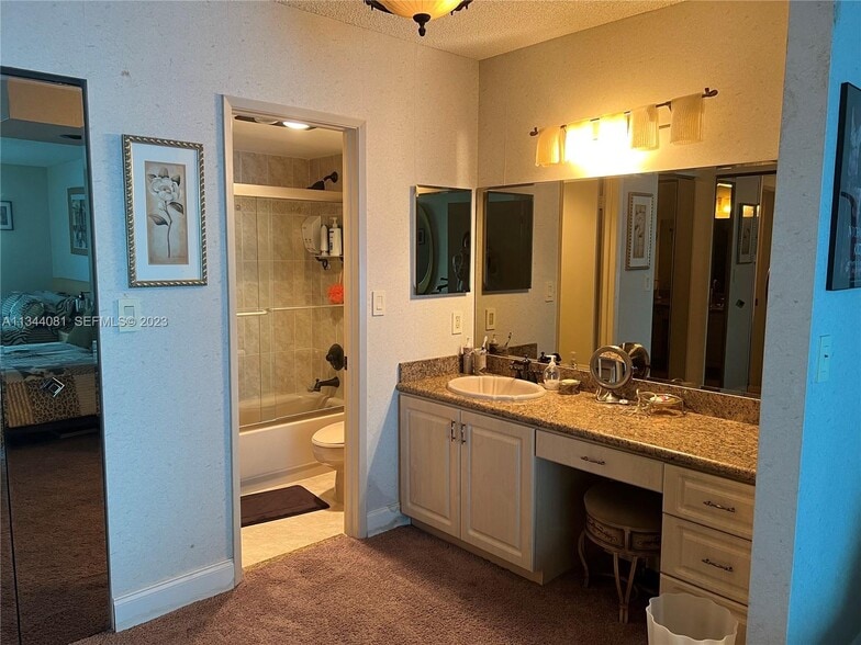 Building Photo - 20505 E Country Club Dr